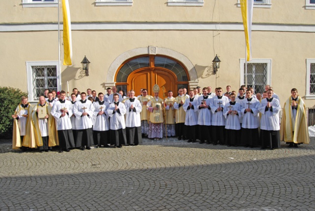 Monsignor Tissier de Mallerais e i nuovi tonsurati
